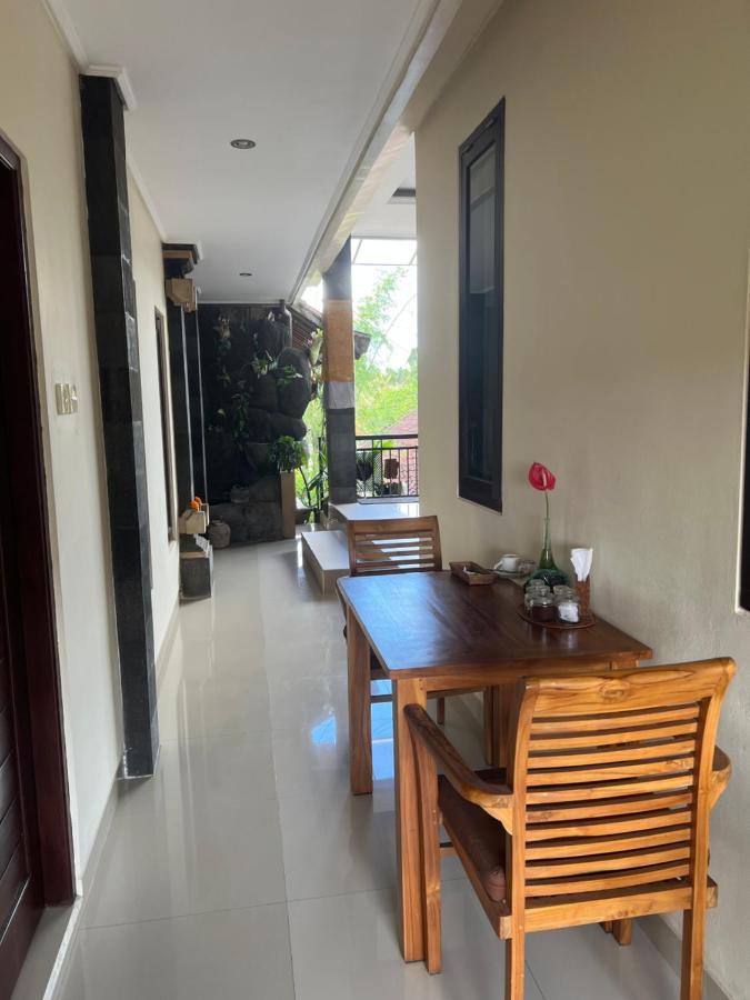 Oes House Homestay *